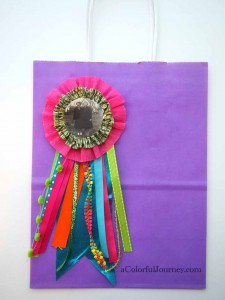 Video showing how to build a colorful award ribbon with Carolyn Dube