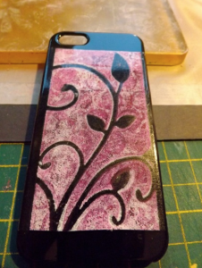 http://scrappystickyinkymess.wordpress.com/2013/10/13/iphone-and-ipad-gelli-covers/