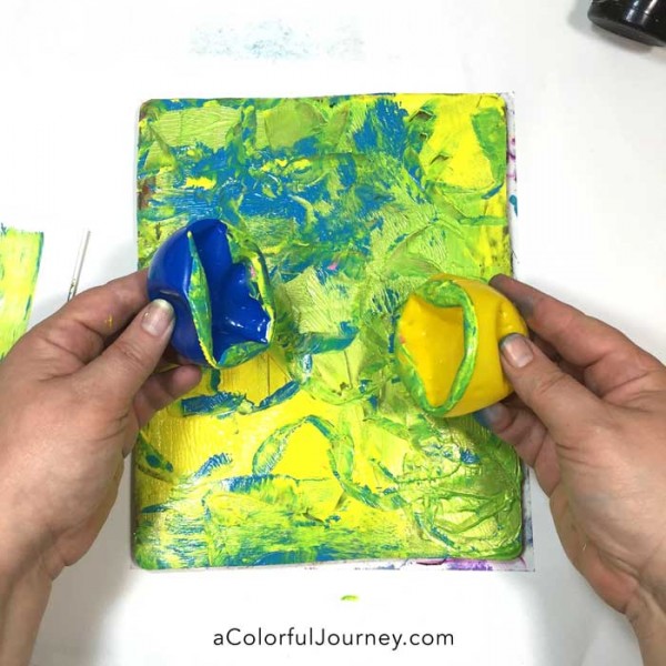 Video tutorial sharing how to use plastic balls while gelli printing® to make colorful patterns