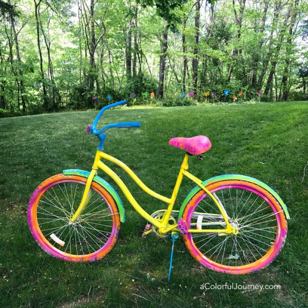 Rainbowizing an old bike with stencils and spray paint